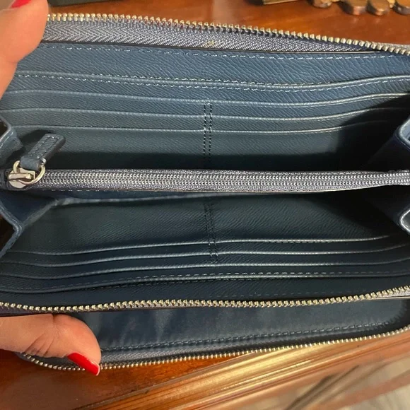 Blue Coach wristlet wallet. In new condition. - Picture 9 of 9